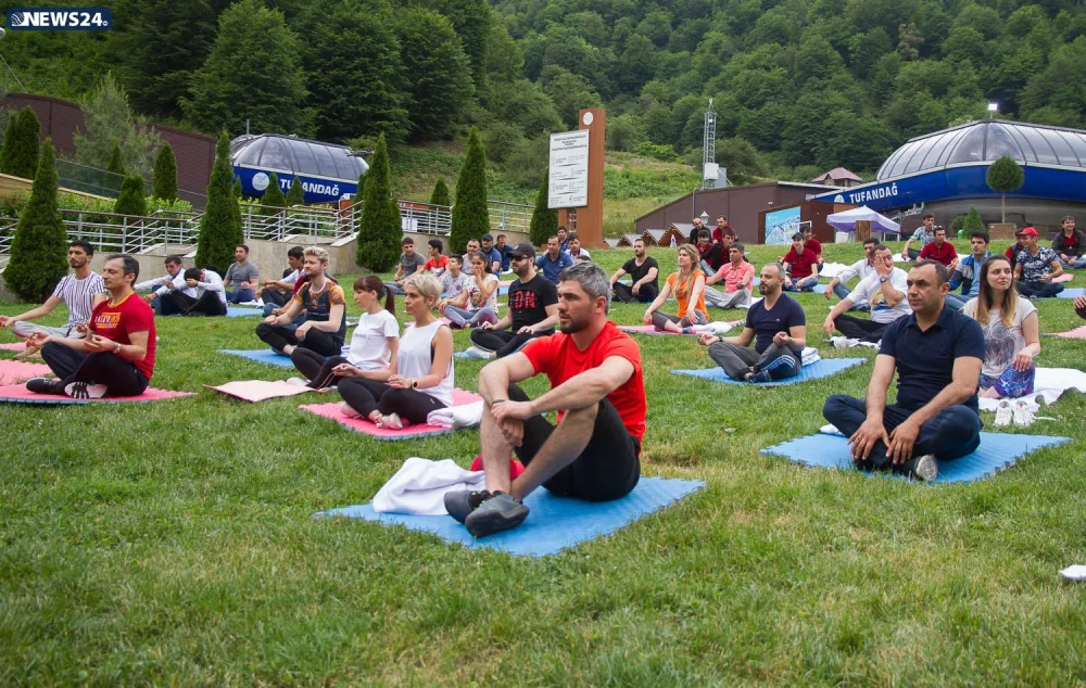 Qəbələ, açıq səma, dağların ətəyində Beynəlxalq Yoqa Festival-Flaşmobu – - İLK DƏFƏ – FOTOLAR – VİDEO