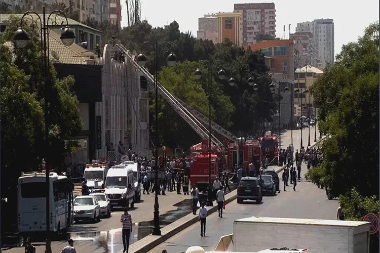 Bakıda yanğınla əlaqədar hərəkət məhdudlaşdırıldı - Foto