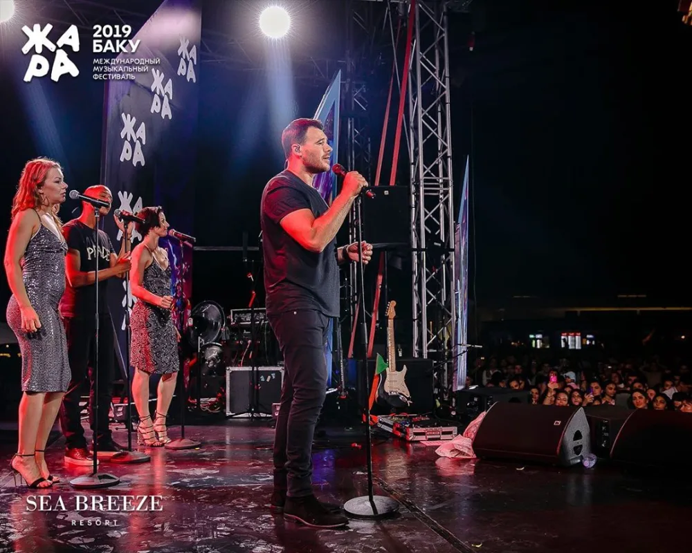 Emin azərbaycanlı və rusiyalı ulduzlarla party etdi - FOTOSESSİYA