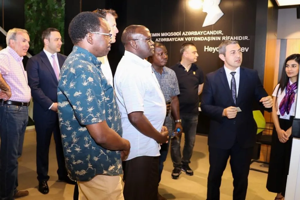 Xarici diplomatlar DOST mərkəzi ilə tanış olublar - FOTO