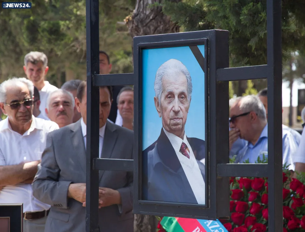 Şirməmməd Hüseynov II Fəxri Xiyabanda dəfn olunub - YENİLƏNİB -3 - FOTOSESSİYA - VİDEO