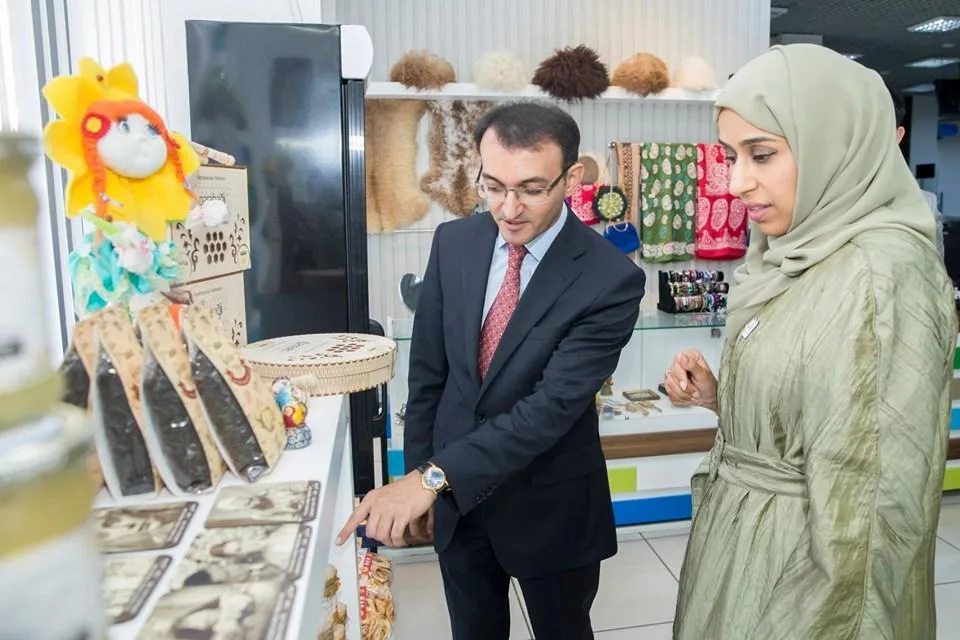 BƏƏ-nin Yerli icma və inkişaf məsələləri üzrə naziri “ASAN xidmət”də - FOTO