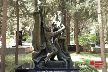 Hüseyn Ərəblinskinin qəbirüstü abidəsinin açılışı olub - FOTO