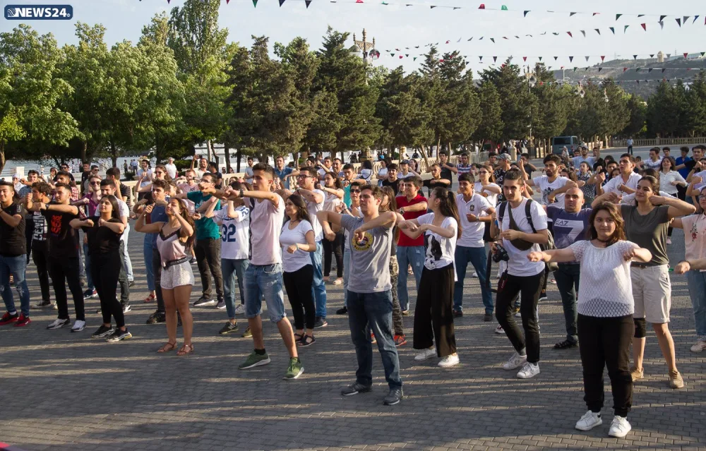 Bakı sakinləri bulvarda idman etdi - FOTO - VİDEO