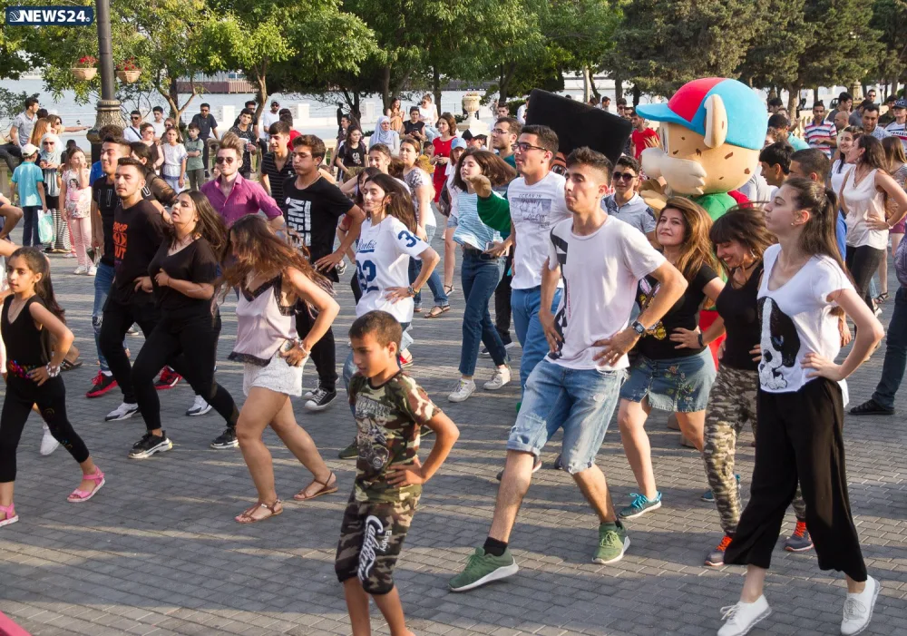 Bakı sakinləri bulvarda idman etdi - FOTO - VİDEO
