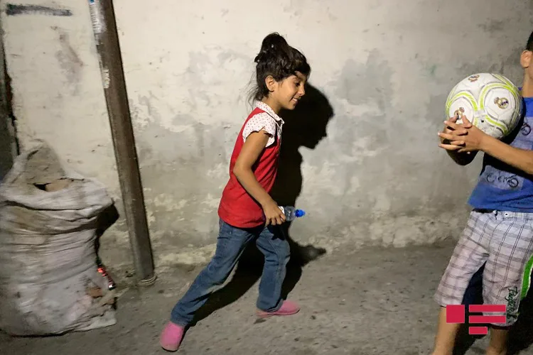 İtkin düşmüş 9 yaşlı qız tapılıb - FOTO - VİDEO