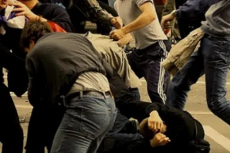 Bakıda gənc oğlanı ölümünə döyüb yolun kənarına atdılar - – QORXUNC GÖRÜNTÜLƏR -VİDEO