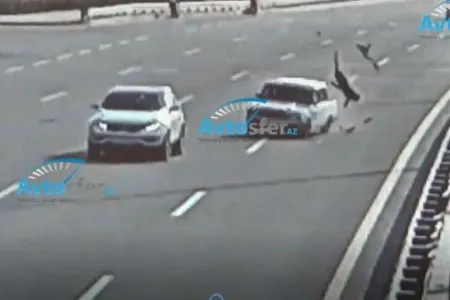 Bakıda maşın vuran piyadanın ayağı qopdu — - Ürəyi zəif olanlar baxmasın! - VİDEO