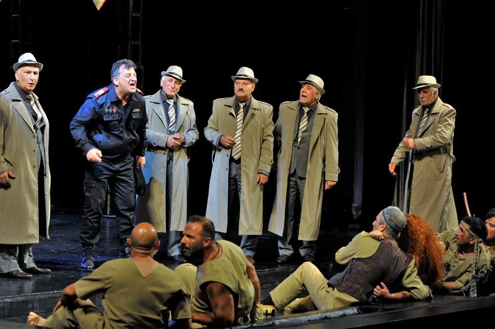 Milli Dram Teatrında “Dəli yığıncağı” tamaşası - nümayiş olunub - FOTO