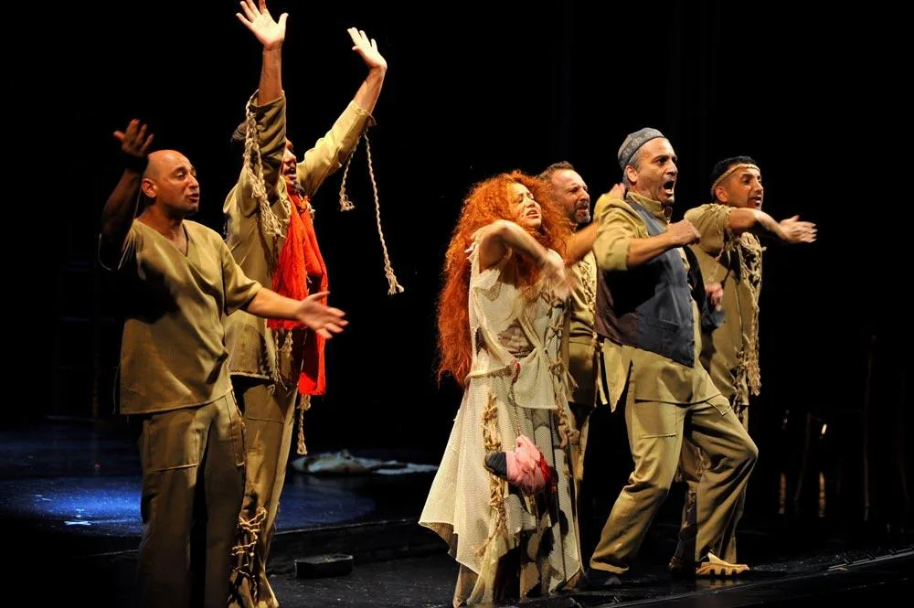 Milli Dram Teatrında “Dəli yığıncağı” tamaşası - nümayiş olunub - FOTO