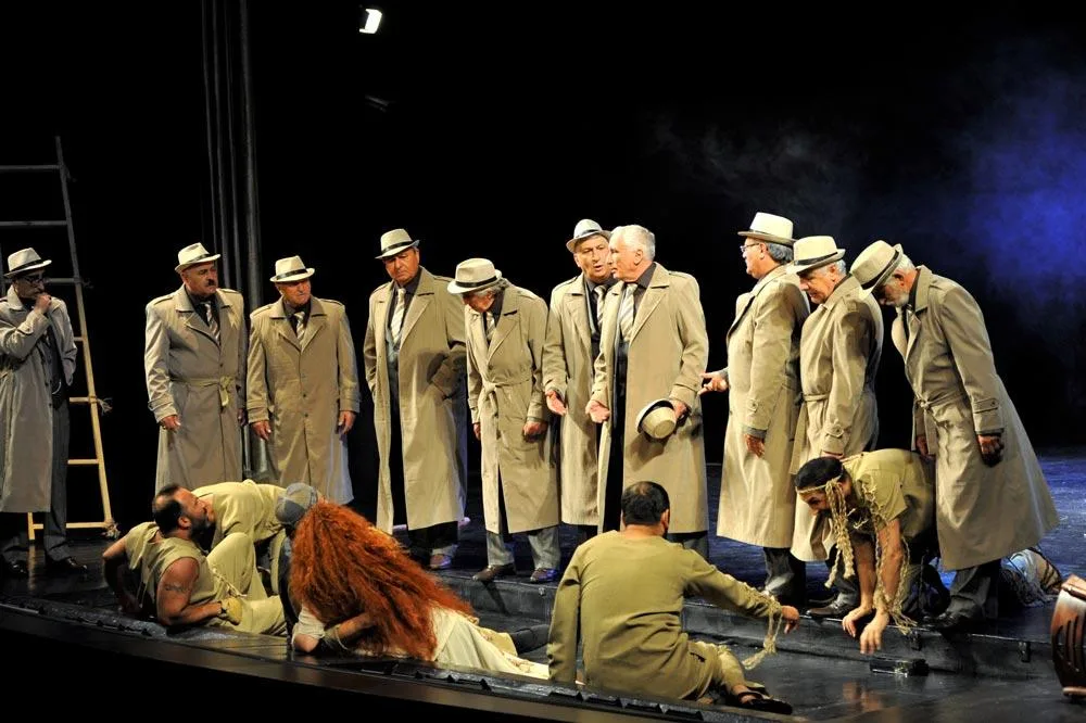 Milli Dram Teatrında “Dəli yığıncağı” tamaşası - nümayiş olunub - FOTO