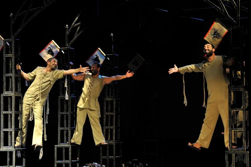 Milli Dram Teatrında “Dəli yığıncağı” tamaşası - nümayiş olunub - FOTO