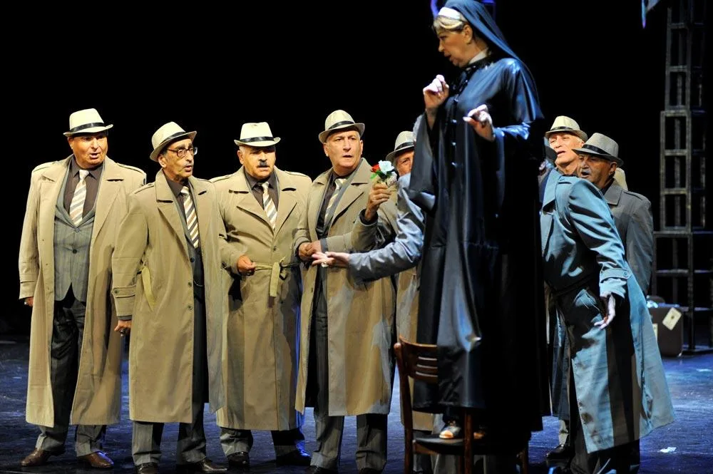 Milli Dram Teatrında “Dəli yığıncağı” tamaşası - nümayiş olunub - FOTO