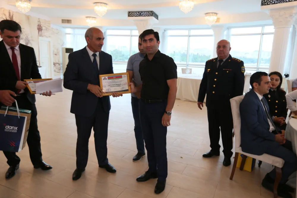 Nümunəvi yol polisləri və sürücülər mükafatlandırıldı - FOTOLAR