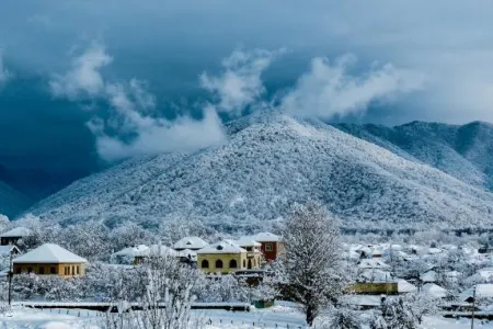Zaqatalaya qar yağıb