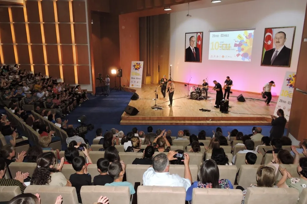 Macarıstanın instrumental qrupu Şəki festivalında çıxış edib