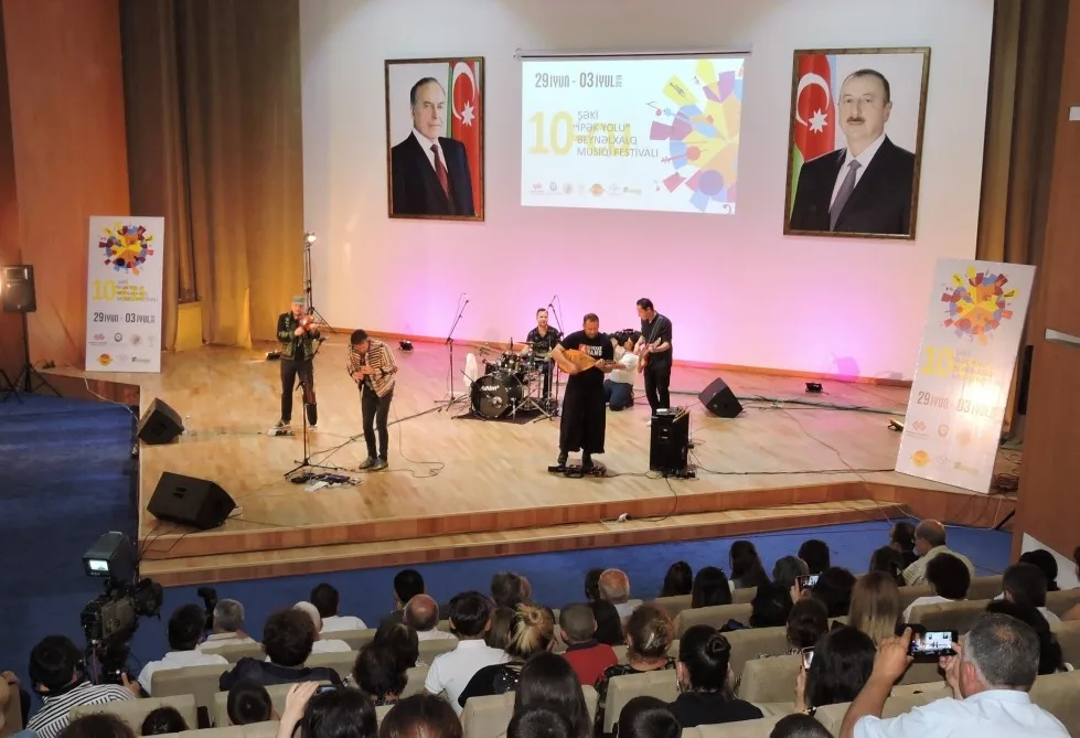 Macarıstanın instrumental qrupu Şəki festivalında çıxış edib