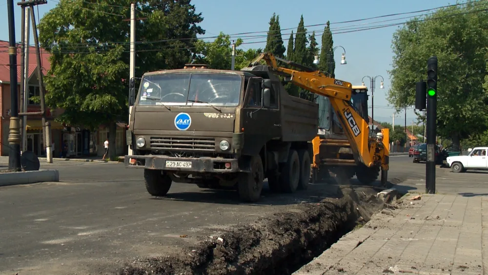 Qax-İlisu yolu yenidən qurulur - FOTO