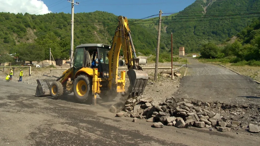Qax-İlisu yolu yenidən qurulur - FOTO