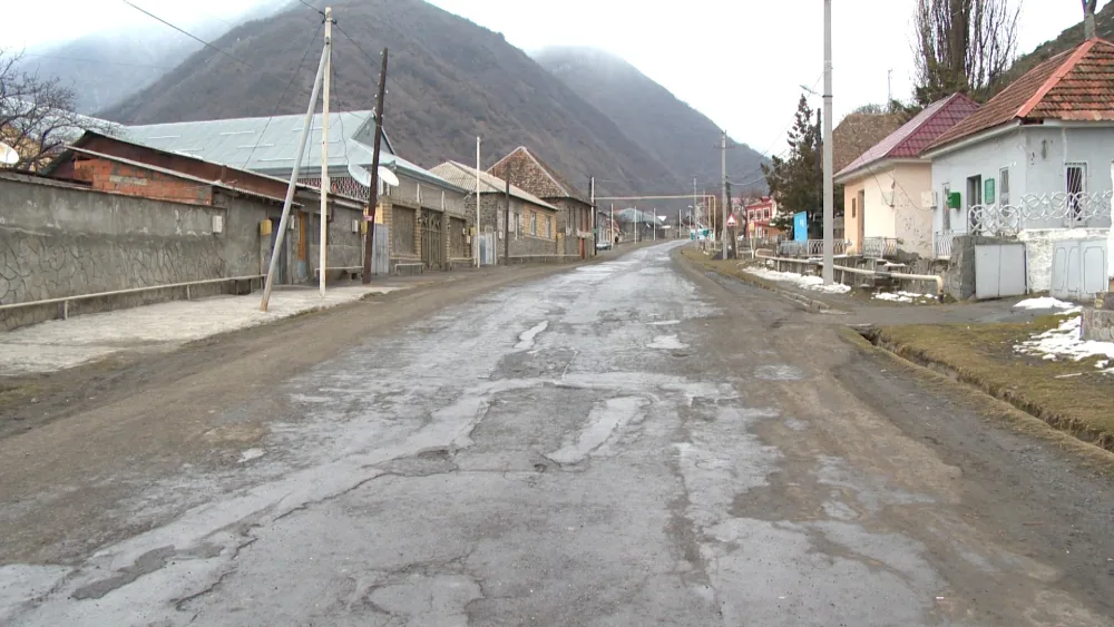 Qax-İlisu yolu yenidən qurulur - FOTO