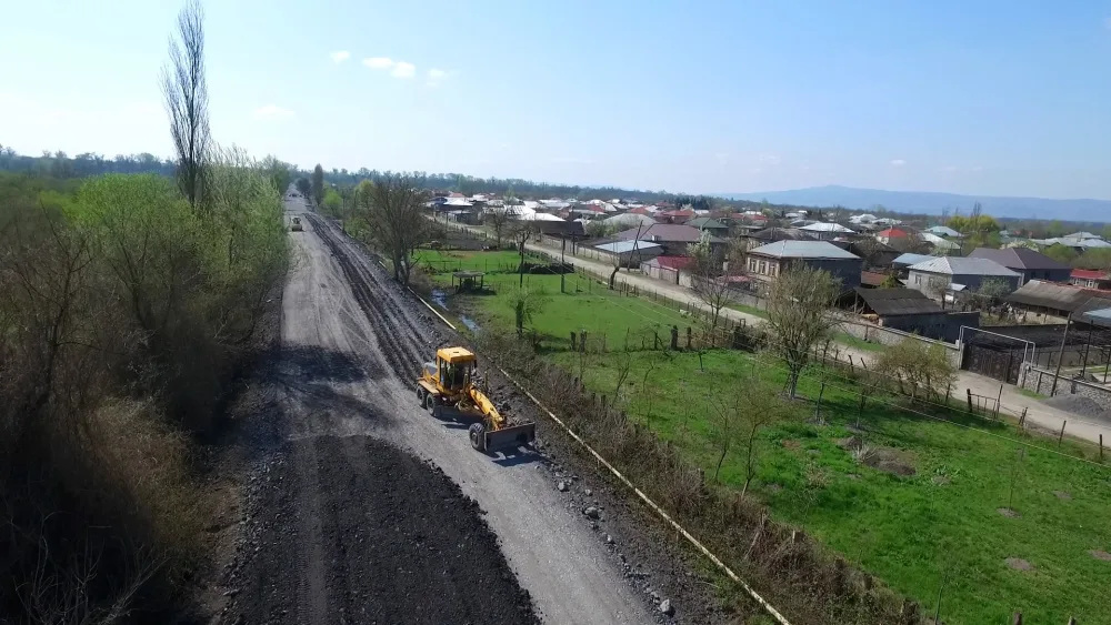 Qax-İlisu yolu yenidən qurulur - FOTO