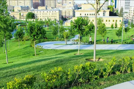 Bakıda bu parkda tum çırtlamaq, skeytbort və velisoped sürmək QADAĞANDIR