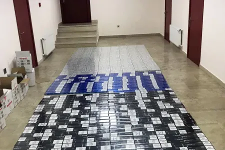 Karton qutuda 114 min siqaret - KEÇİRMƏK İSTƏDİ