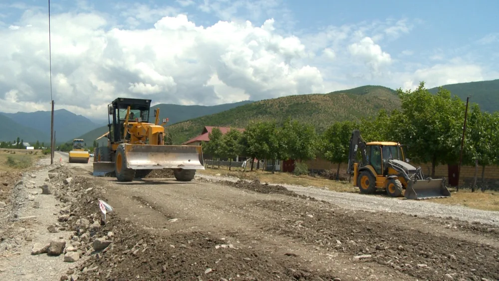 Şəkidə 6 yaşayış məntəqəsini əhatə edən yollar - YENİDƏN QURULUR - FOTO
