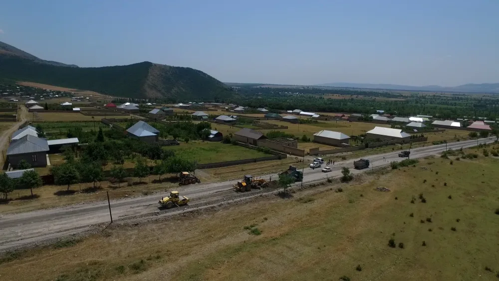 Şəkidə 6 yaşayış məntəqəsini əhatə edən yollar - YENİDƏN QURULUR - FOTO