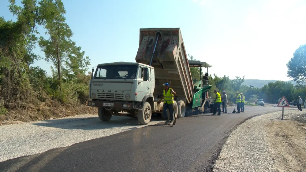 Şəkidə 6 yaşayış məntəqəsini əhatə edən yollar - YENİDƏN QURULUR - FOTO