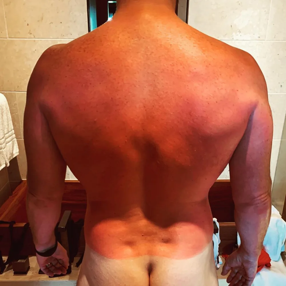 "Terminator"un məşhur kürəkəni - LÜT SOYUNDU - FOTO