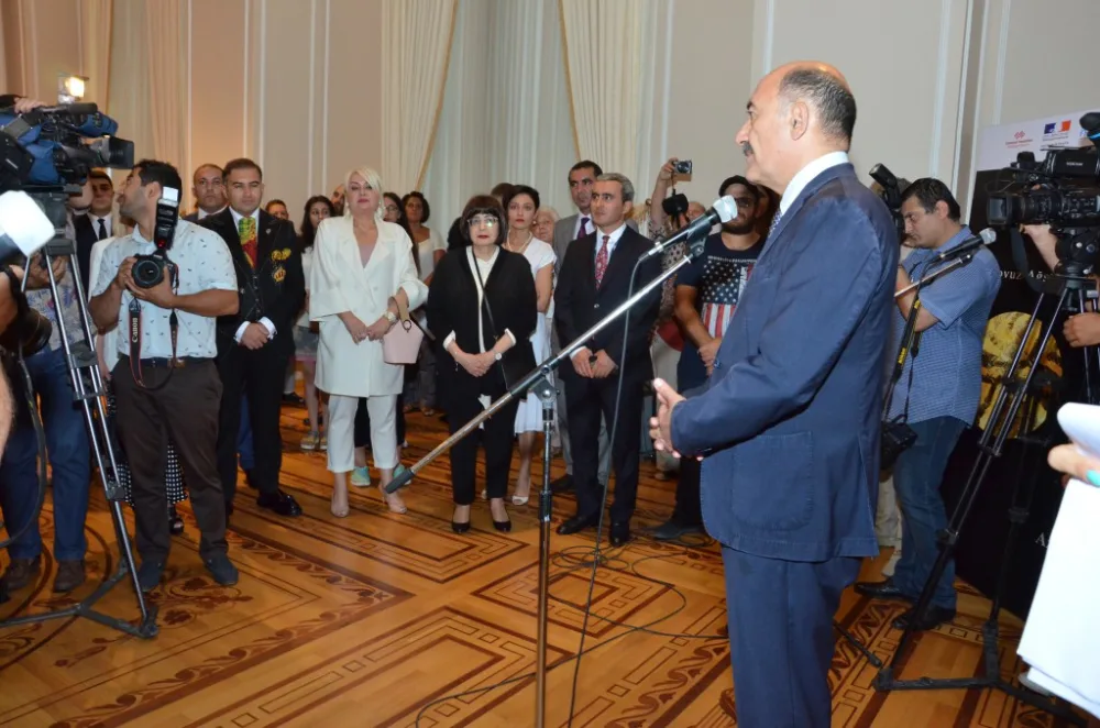 Fransa-Azərbaycan arxeoloji qazıntılarının 10 illiyinə həsr olunan - SƏRGİ AÇILIB - FOTO