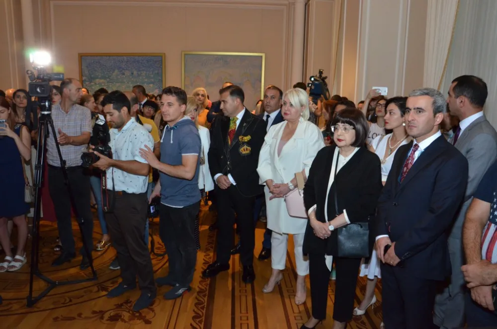 Fransa-Azərbaycan arxeoloji qazıntılarının 10 illiyinə həsr olunan - SƏRGİ AÇILIB - FOTO