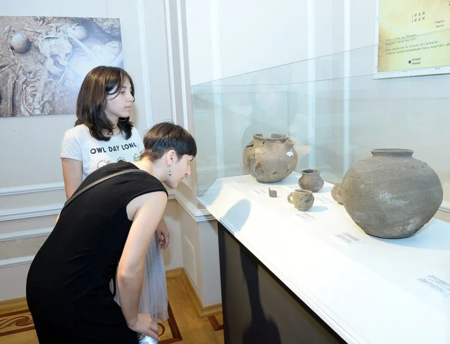 Fransa-Azərbaycan arxeoloji qazıntılarının 10 illiyinə həsr olunan - SƏRGİ AÇILIB - FOTO