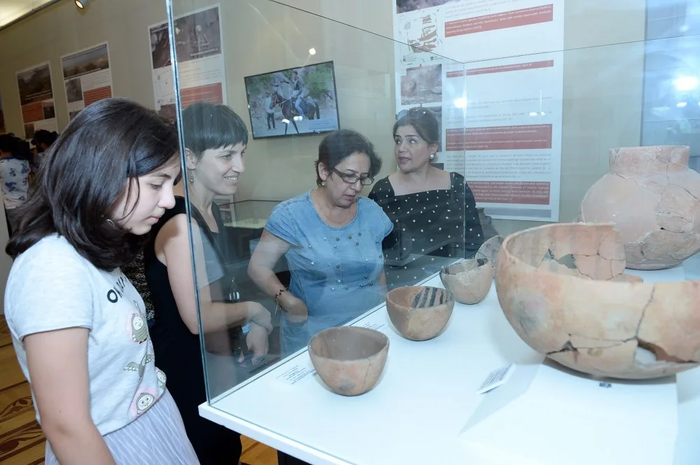 Fransa-Azərbaycan arxeoloji qazıntılarının 10 illiyinə həsr olunan - SƏRGİ AÇILIB - FOTO