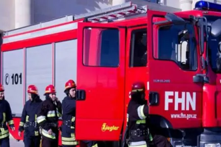 Yaşayış binasında təhlükəli anlar - FHN-dən ƏMƏLİYYAT