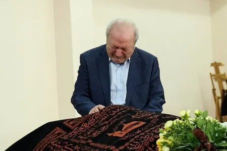 Ayaz Mütəllibov həyat yoldaşının cənazəsi başında - FOTOLAR
