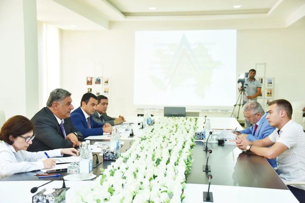Azad Rəhimov vətəndaşlarla görüşüb