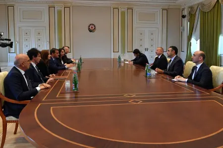 İlham Əliyev İtaliyalı nazirin rəhbərlik etdiyi nümayəndə heyətini qəbul etdi - YENİLƏNİB