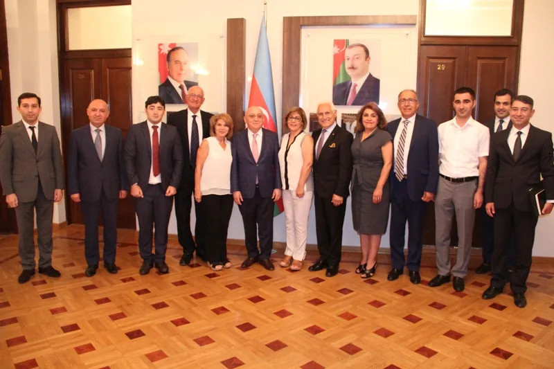"Məscidlərlə yanaşı kilsələr, sinaqoqlar da təmir edilir" - Mübariz Qurbanlı