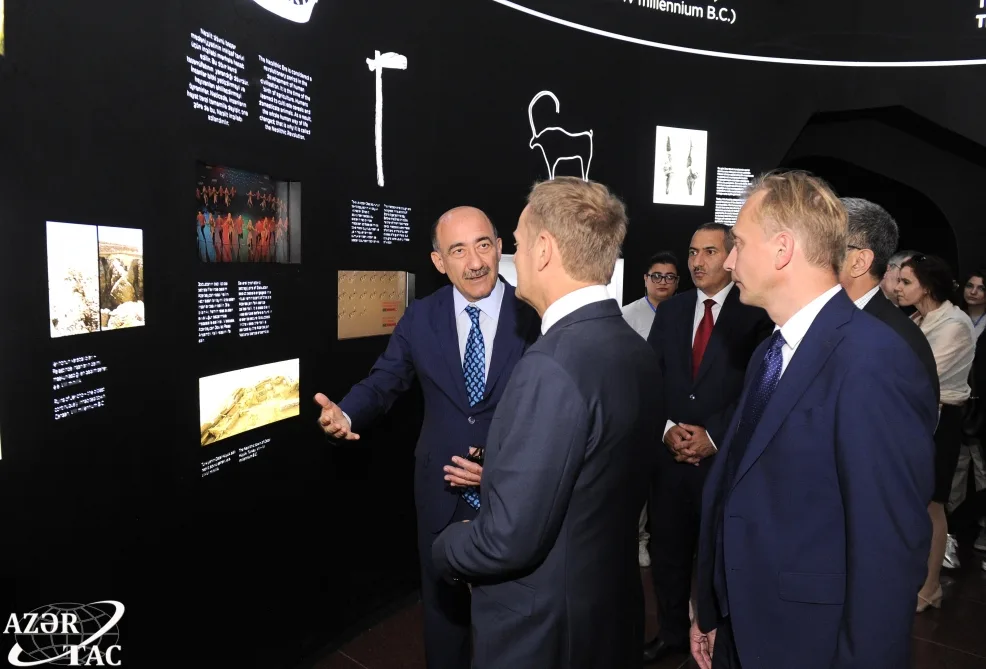 Donald Tusk Qobustan Milli Tarix-Bədii Qoruğunda- - FOTOLAR