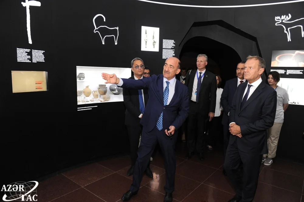 Donald Tusk Qobustan Milli Tarix-Bədii Qoruğunda- - FOTOLAR