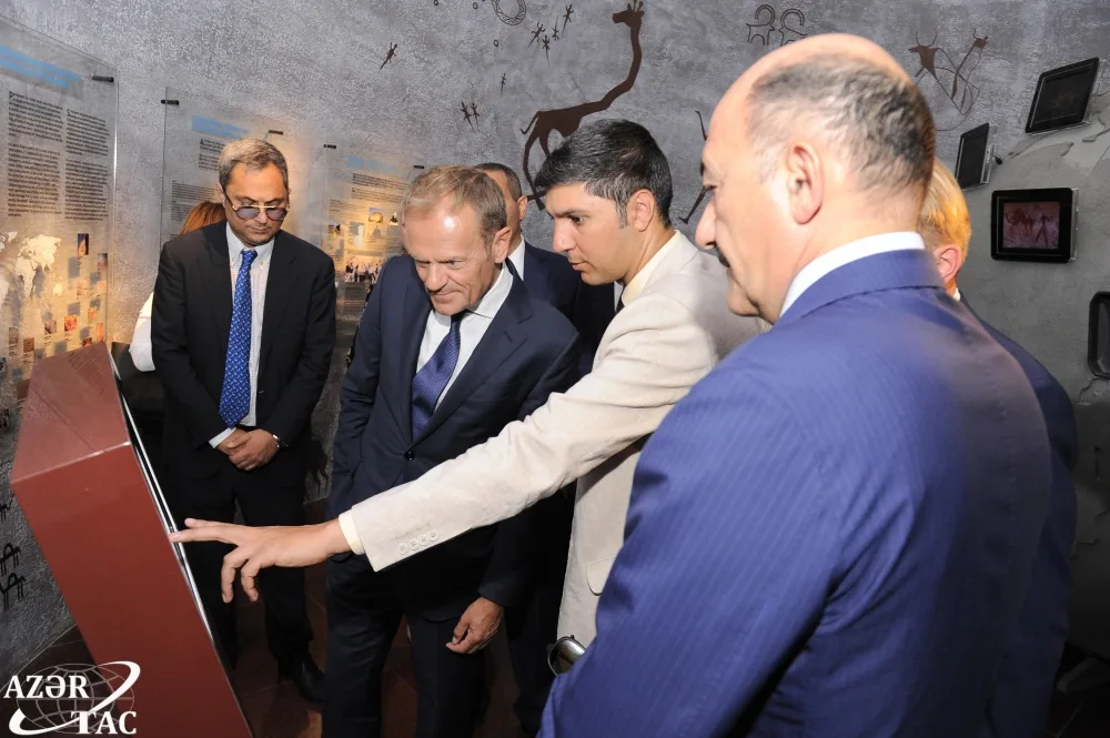 Donald Tusk Qobustan Milli Tarix-Bədii Qoruğunda- - FOTOLAR