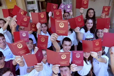 1433 nəfər fərqlənmə attestatı alıb