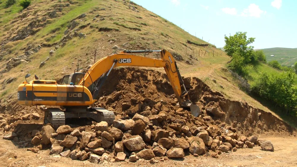 Lerik--Zərdəbərə avtomobil yolu yenidən qurulur - FOTOLAR