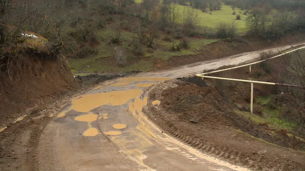 Lerik--Zərdəbərə avtomobil yolu yenidən qurulur - FOTOLAR
