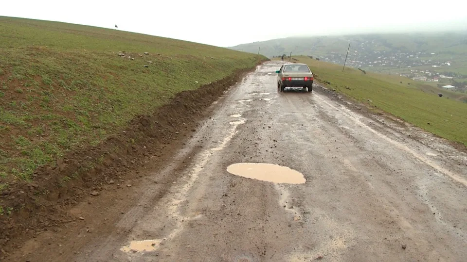 Lerik--Zərdəbərə avtomobil yolu yenidən qurulur - FOTOLAR