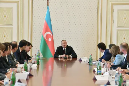 İlham Əliyev MEDEF-ə üzv olan şirkətlərin nümayəndələrini qəbul edib - YENİLƏNİB