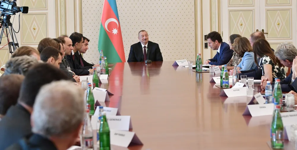 İlham Əliyev MEDEF-ə üzv olan şirkətlərin nümayəndələrini qəbul edib - YENİLƏNİB