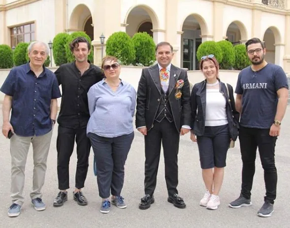 Fəxrəddin Manafov Şamaxıda həyat yoldaşı ilə - FOTO